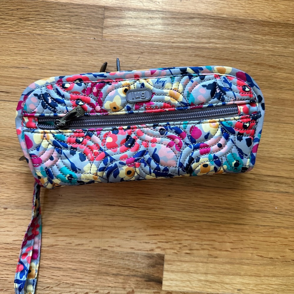 Lug jewelry holder